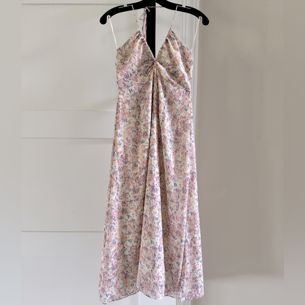 Beautiful floral midi dress!